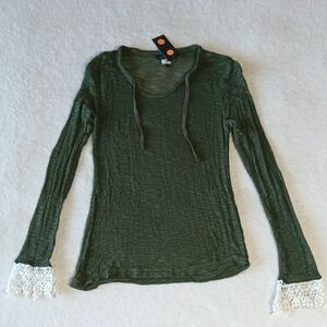 Lori & Jane Green Women's Blouse With White Lace Cuffs. NWT